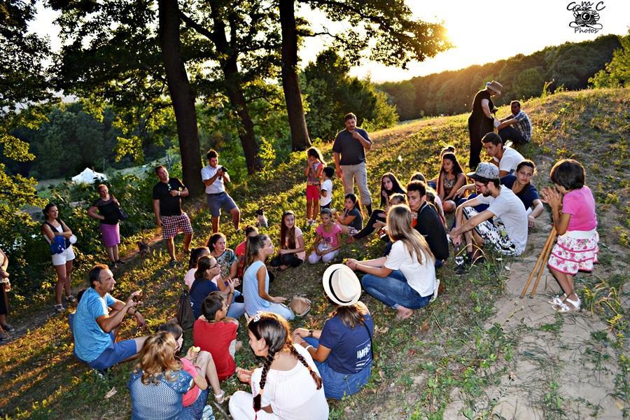 Chitara mângâie natura cu acordurile ei