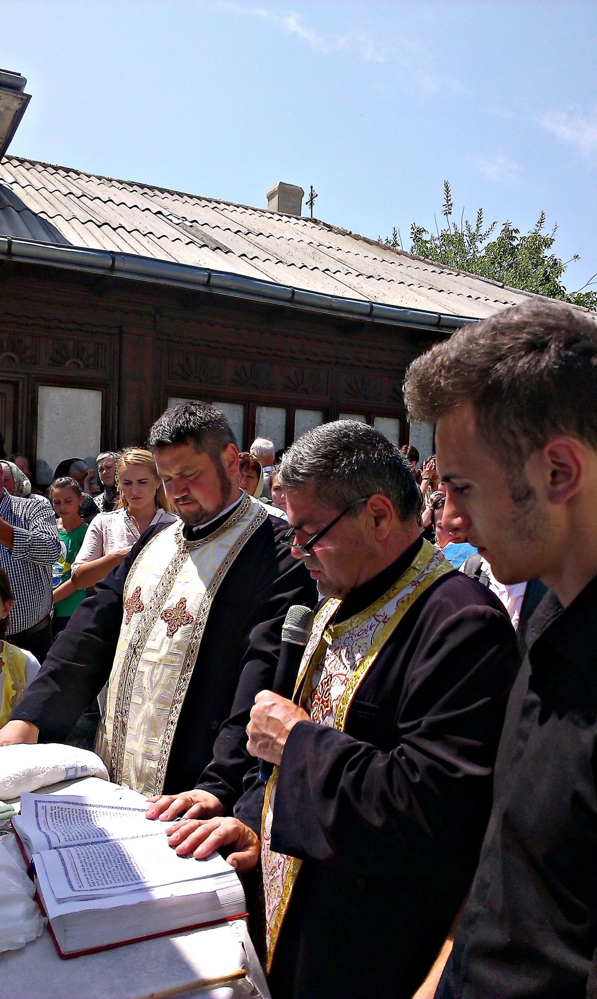 Sfințirea Troiței din curtea interioară a Parohiei "Sf. Apostol Andrei" Deleni-II