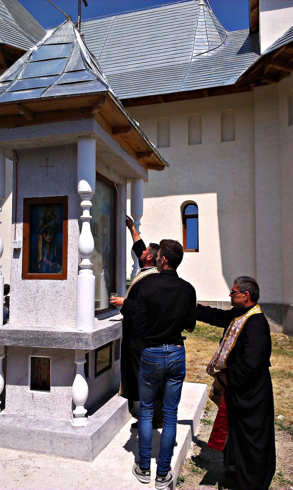Sfințirea Troiței din curtea interioară a Parohiei "Sf. Apostol Andrei" Deleni-II